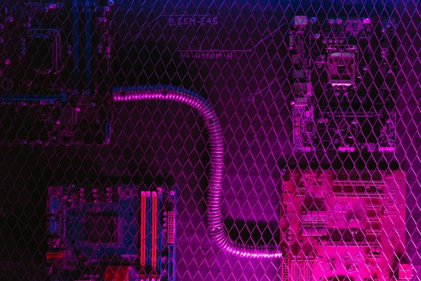 Comment implémenter une stratégie de cybersécurité proactive pour une entreprise en ligne ?